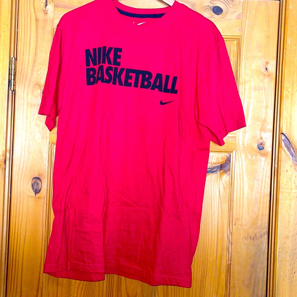 *NEW* Men’s Nike Basketball Shirt, Color: Red, Size: Large.